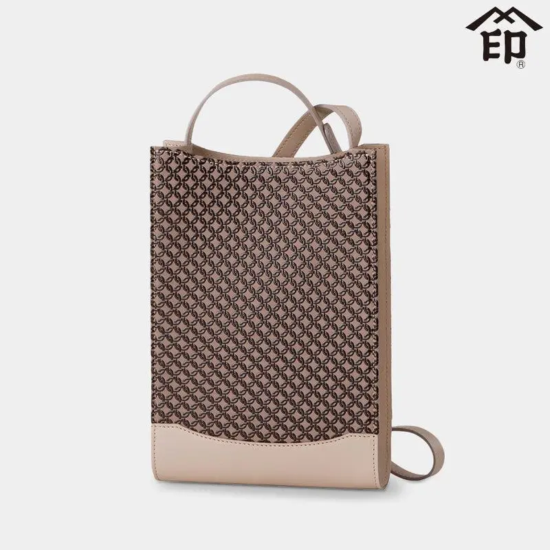 23 Pochette – Minimalist Lacquered Deerskin Clutch For Essentials 1