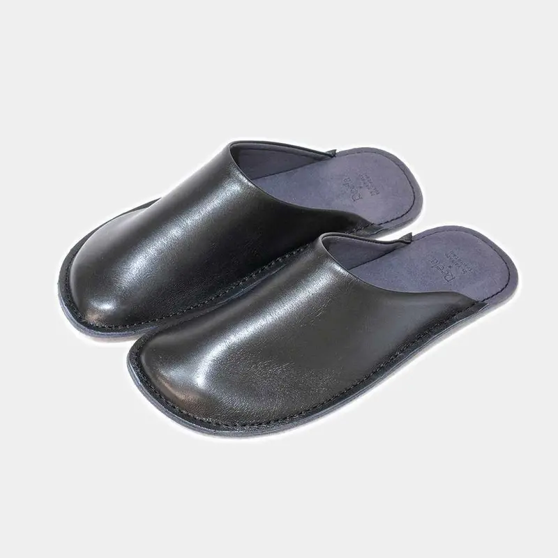 Authentic Leather Slippers In Black – Time-Honored Processing Technique 1