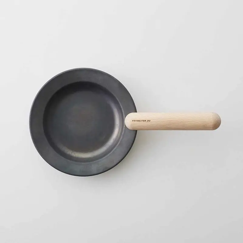 Beechwood-Handle Cast Iron Pan – Small (Jiu S) | Jiu10 Metal Processing 1