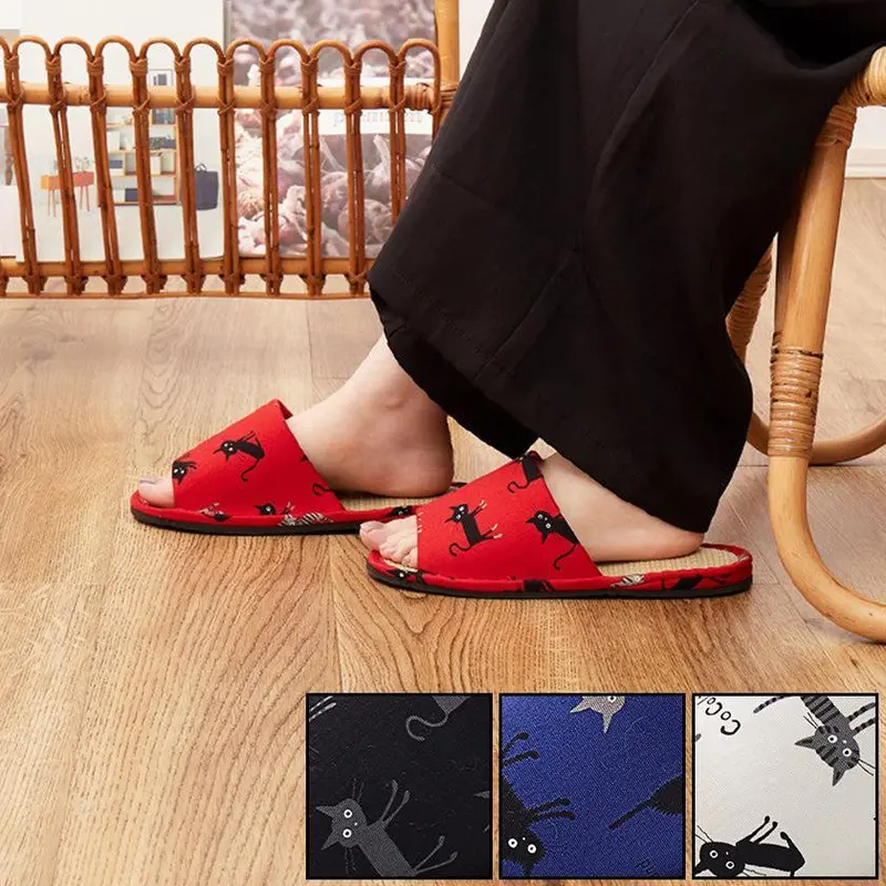 Cat-Embellished Igusa Rush Slippers | Handwoven Japanese Indoor Footwear 1