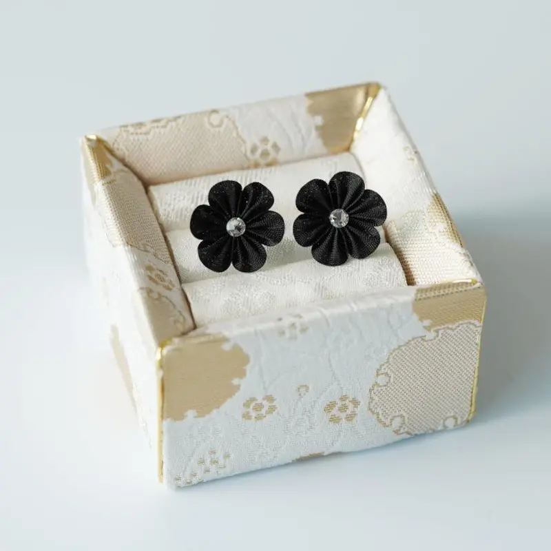 Elegant Black Kachi Cloth Flower – Authentic Tsumami Kanzashi Hair Decoration 1