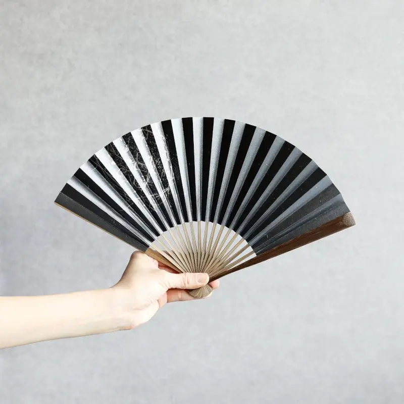 Elegant Kyoto Hand Fan – Hakuzu Image2 Solid Black, 7-Sun Size By Yasuto Yonehara 1