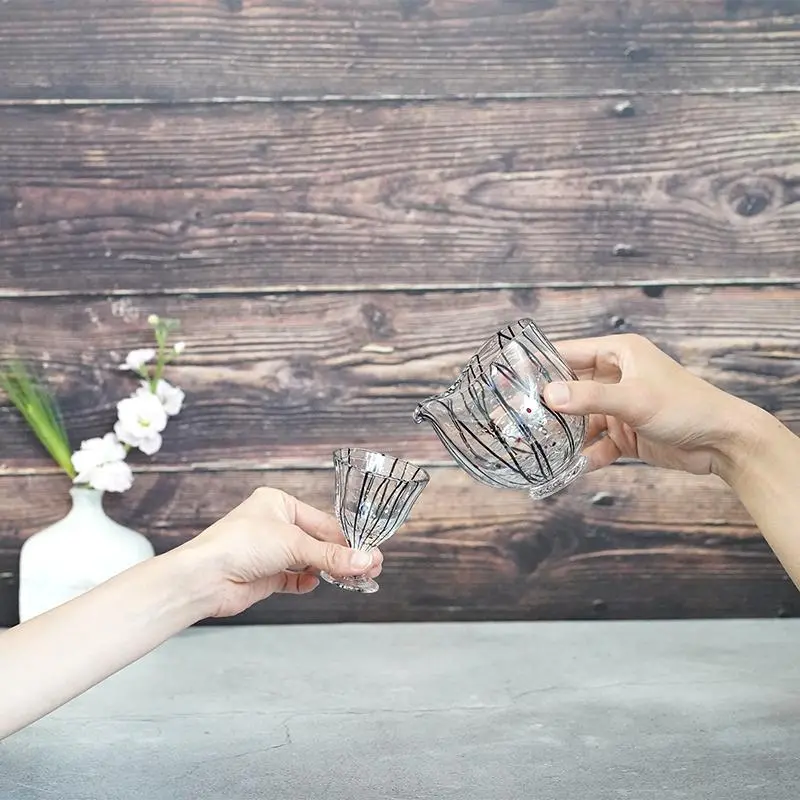 Gen Sake Set: Katakuchi & Sakazuki – Dual-Piece Glass Serving Collection 1