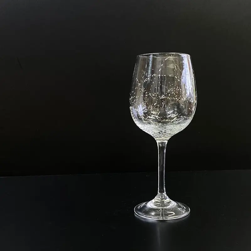 Gold & Silver Accent Wine Glass – Metallic-Trimmed Stemware 1