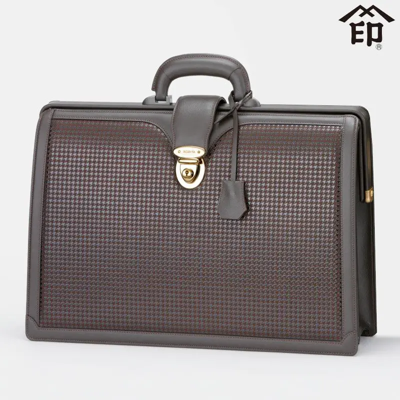 Hayato Dulles-Style Travel Bag – Koufu Inden Lacquered Deerskin | Inden-Ya 1