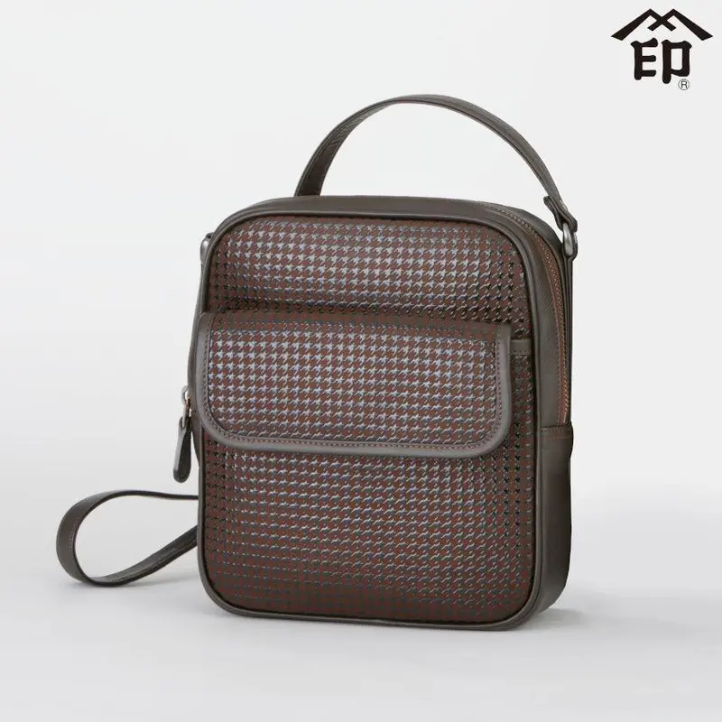 Hayato Shoulder Bag – Hand-Lacquered Deerskin From Koshu | Inden-Ya 1