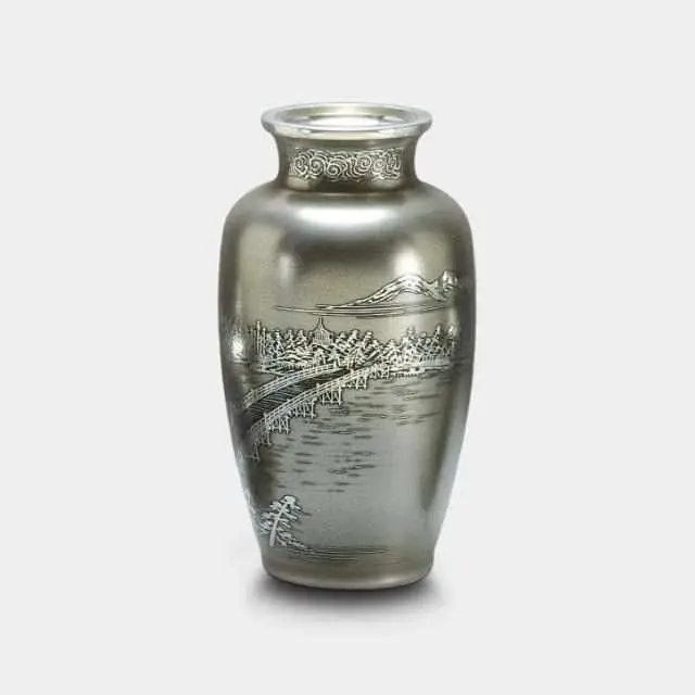 Ibushi 9.0 Iris-Shaped Ceramic Vase – Smoked Finish 1