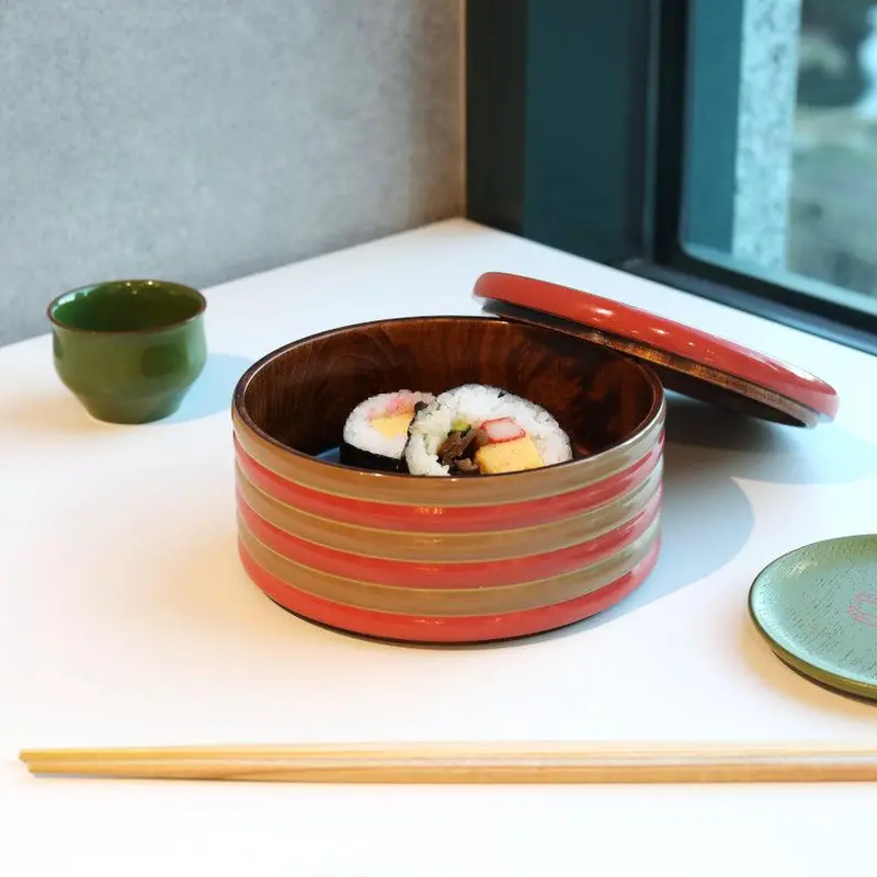 Isuke Koma Lacquer Lunch Box – Traditional Japanese Bento Container 1