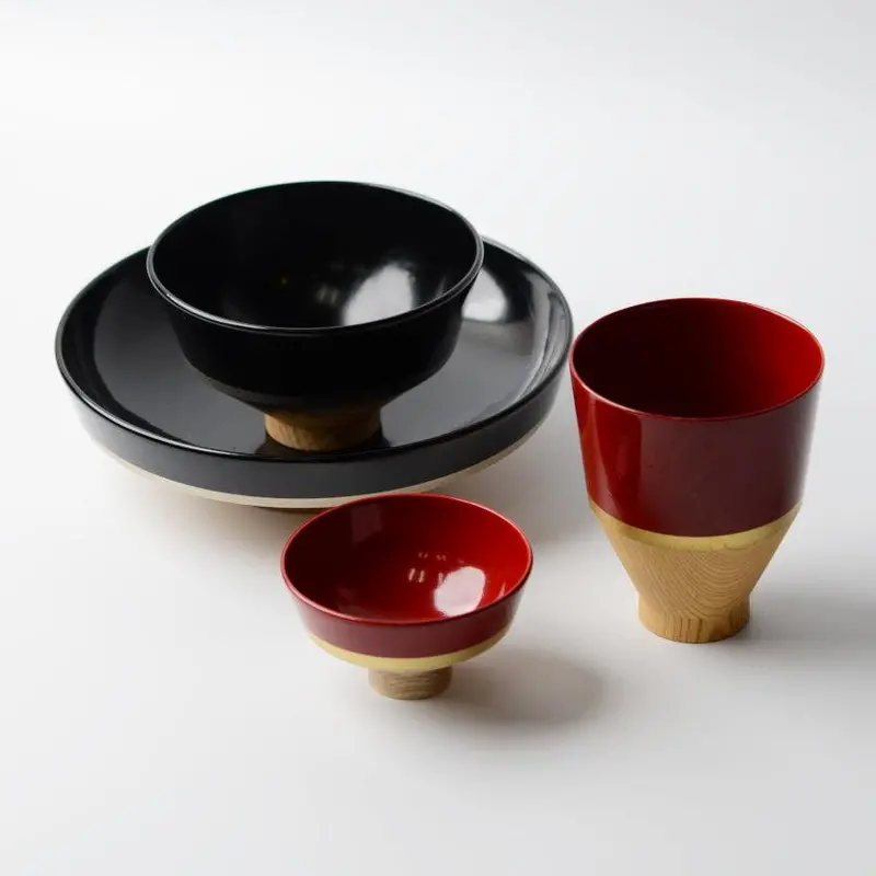 Isuke Koromo 4-Piece Lacquer Set – Plate, Bowl, Sake Cup & Tea Cup 1
