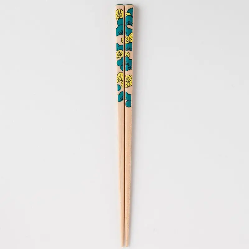 Kutani-Style Pine Tree Motif Chopstick Rest & Gift Box Set – 22.5 Cm – Matsukan 1