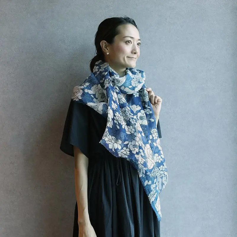 Linen Yuzen Floral Stole (190 × 52 Cm) In Crisp White – Traditional Kyoto Dyeing By Nogiguchi Kihei 1