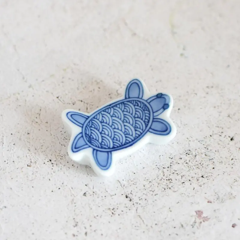 Mikawachi Ware Turtle-Shaped Chopstick Rest – Seigaiha Ocean Wave Texture 1