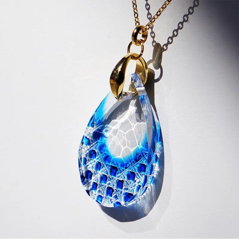 Minamo Pendant – Delicate Kiriko Glass Jewelry 1