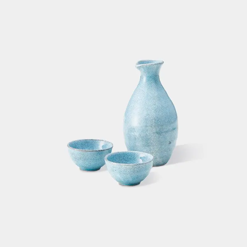 Mino Ware Sake Set: White Sandy Beach Bottle & Two Cups (3-Piece) | Marumo Takagi 1