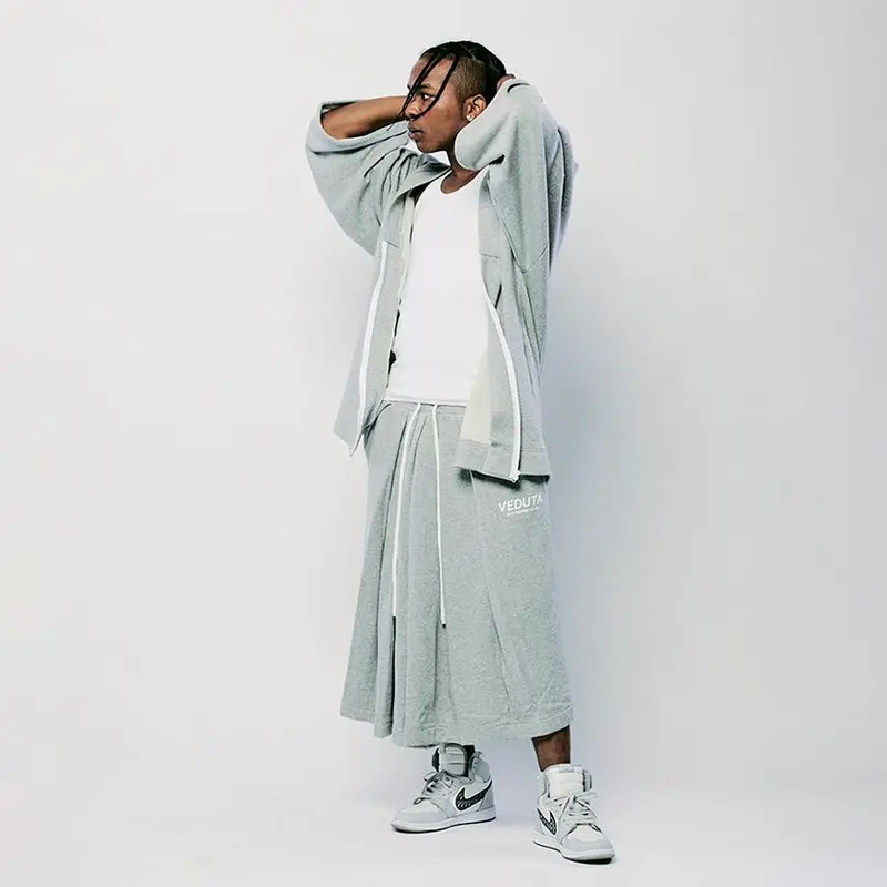 Modern Haori And Hakama Kimono Set – Gray ‘Life Goes Off’ Design | Veduta Collection 1
