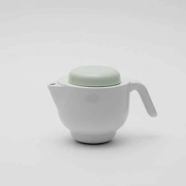 Pauline Deltour Celadon-And-White Teapot – Imari-Arita Tea Ceremony Ware 1
