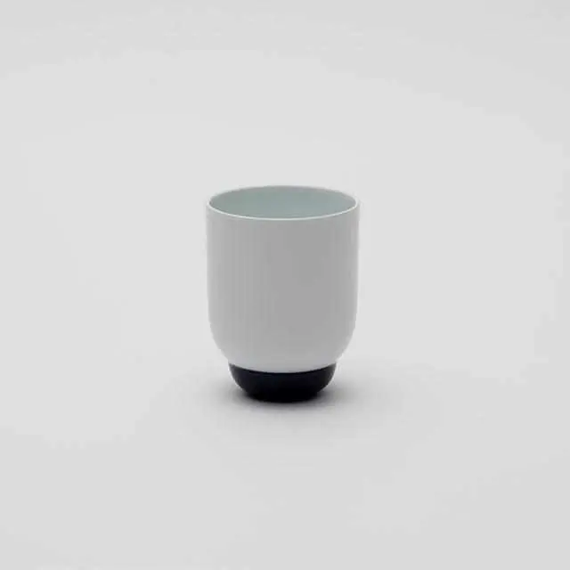Pauline Deltour Large Ceramic Mug In White And Dark Blue – Arita-Yaki Porcelain 1