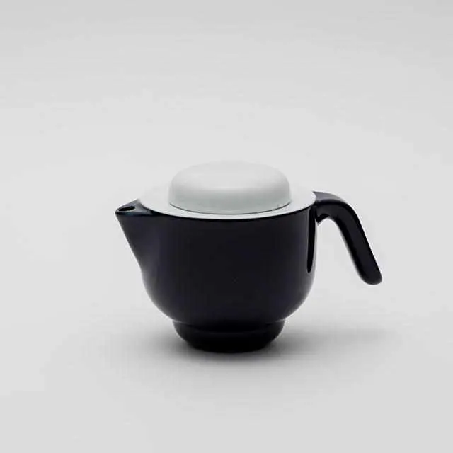 Pauline Deltour Teapot In White With Dark Blue Trim – Artisan Arita Porcelain 1