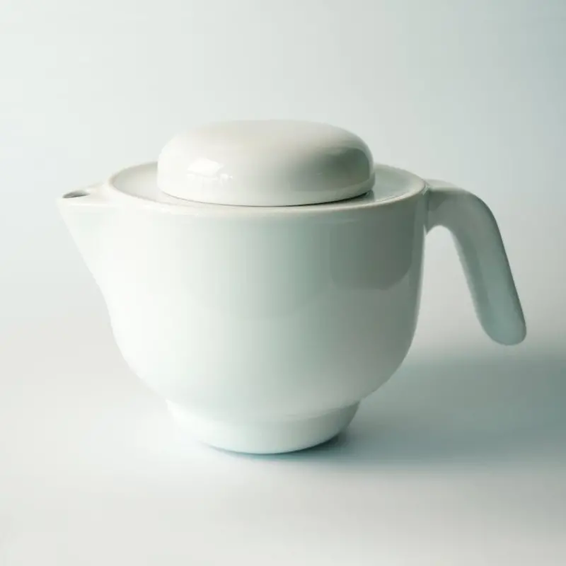 Pauline Deltour White Japanese Teapot – Hand-Thrown Arita-Yaki Ceramic 1