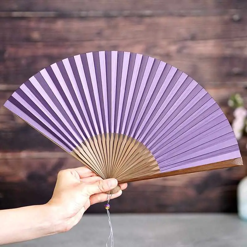 Raushiki Urushi Fan In Pale Purple – Hand-Painted Kyoto Folding Fan | Rakukei 1