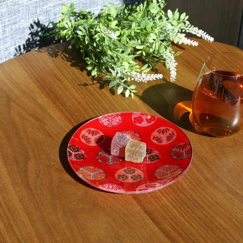 Round Kemari Motif Plate – Traditional Nishijin Textile Design By Emura Shoten 1