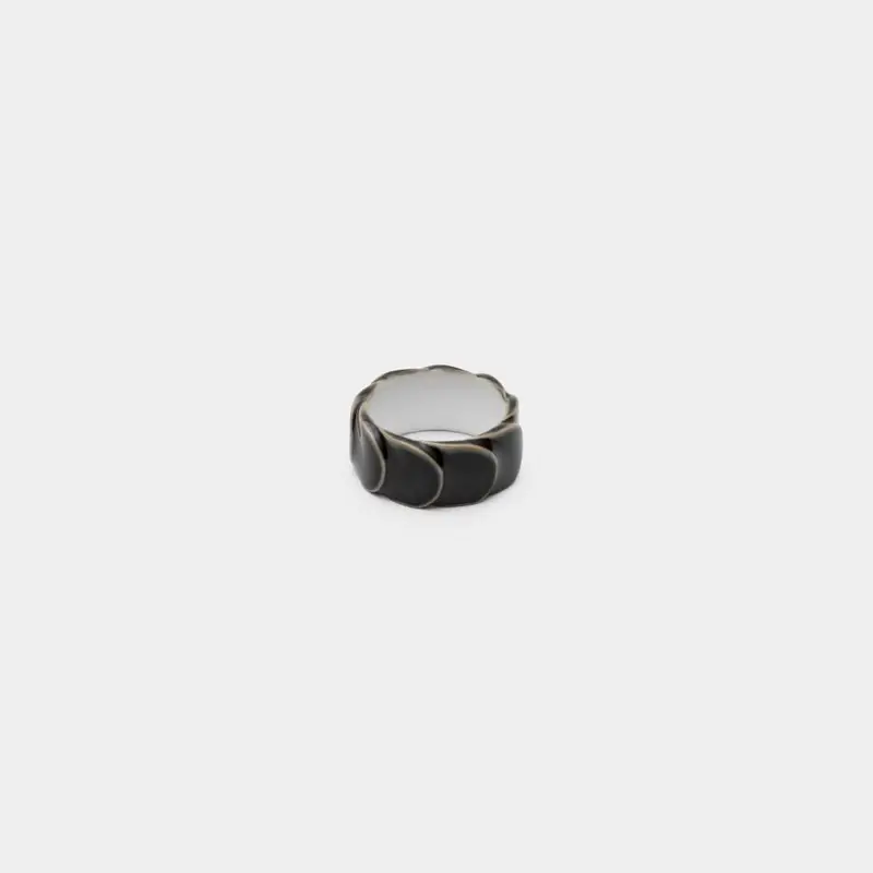 Saskia Diez Drake Ring No. 2 In Classic Black – Sophisticated Arita-Yaki Designed Band 1