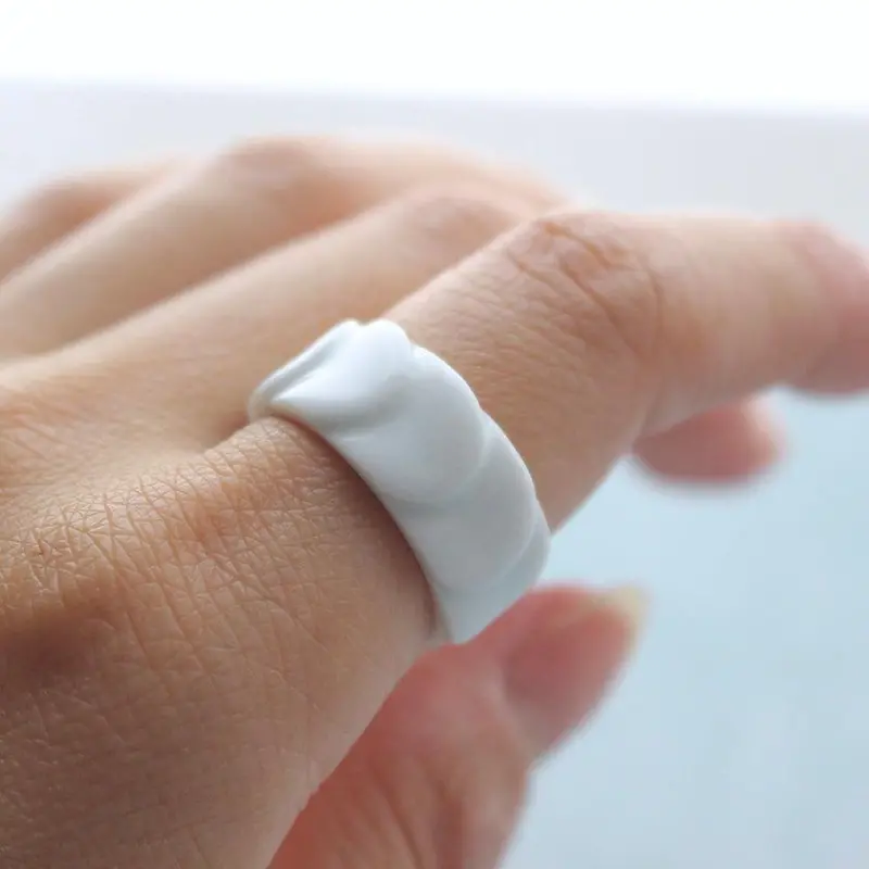 Saskia Diez Drake Ring No. 2 In Glossy White – Refined Ceramic-Inspired Contemporary Jewelry 1