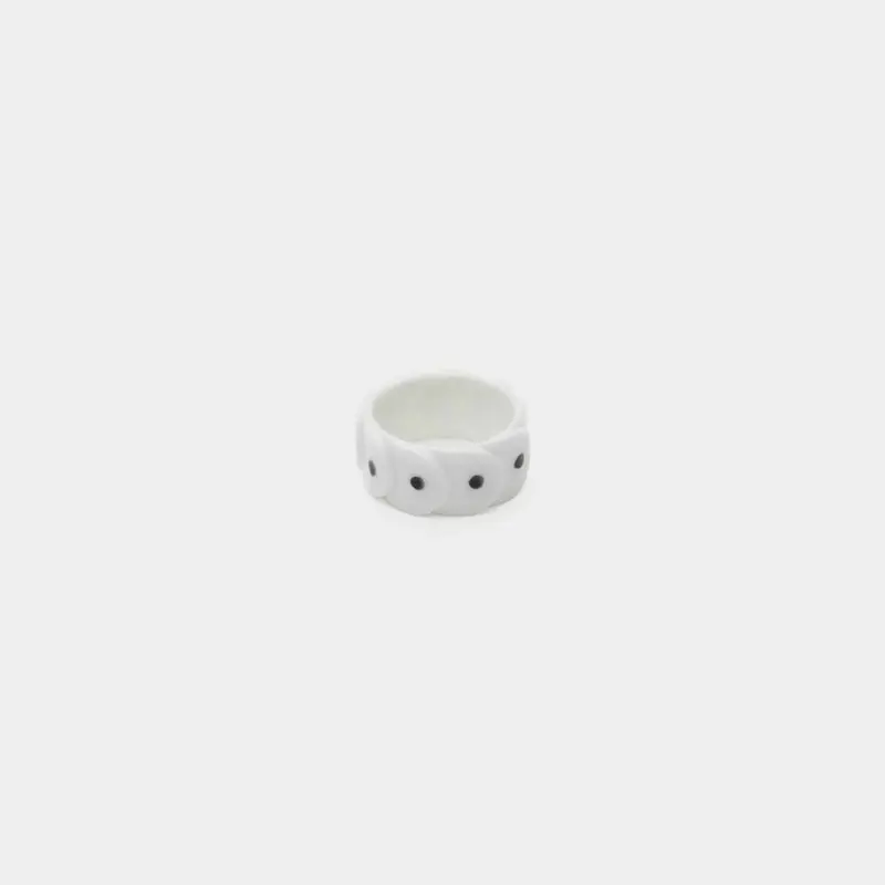 Saskia Diez Drake Ring No. 2 With White-And-Black Dot Pattern – Stylish Arita-Yaki Accented Design 1