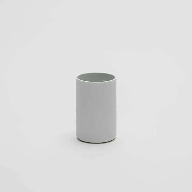 Shigeki Fujishiro White Ceramic Mug – Contemporary Arita-Yaki Design 1