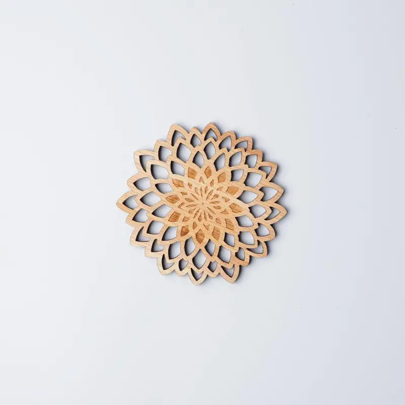 Single Chrysanthemum Coaster – Traditional Printing & Kyoto Yuzen Engraving | Sansai Studio 1