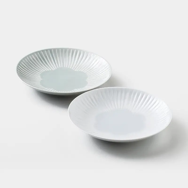 Soft Floral Hasami Porcelain Plate Set (Large) – Saikai Toki Ceramics 1