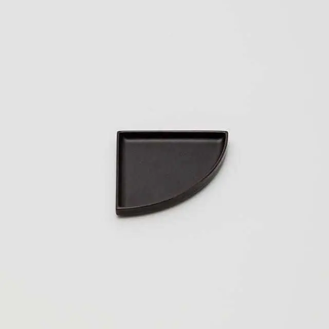 Tomás Alonso 100Mm Black Quarter Platter – Modern Imari-Arita Ceramic Ware 1