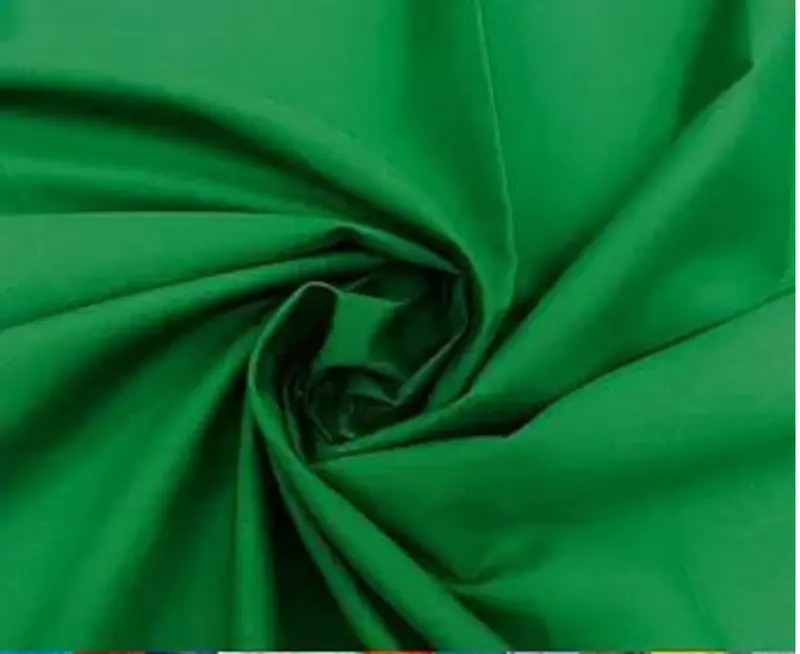 Vibrant Kelly Green Polyester Cotton Broadcloth Fabric For Tailored Looks 1
