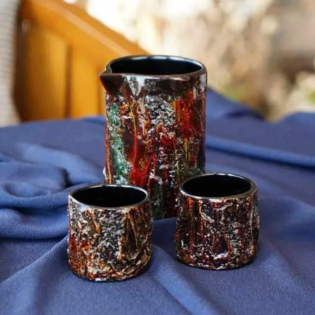 Wajima Lacquer Sake Set: 3-Piece Mossy Wooden Collection – Bottle & Cups 1