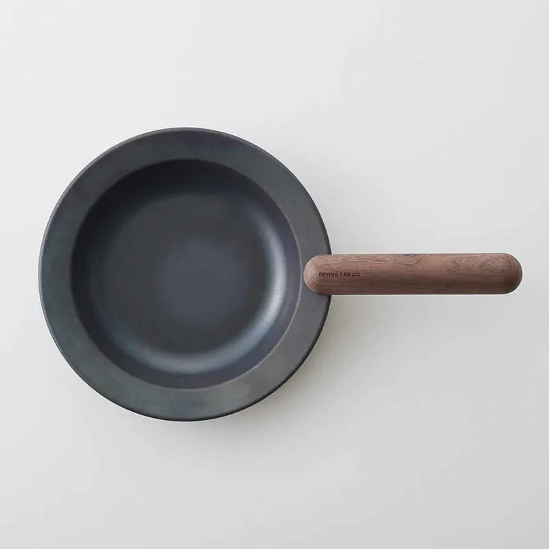 Walnut-Handle Cast Iron Skillet – Medium (Jiu M) | Jiu10 Metal Processing 1