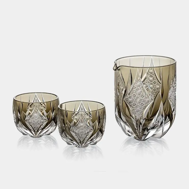 Waraku Sake Set With Bottle | Traditional Edo Kiriko Craftsmanship 1