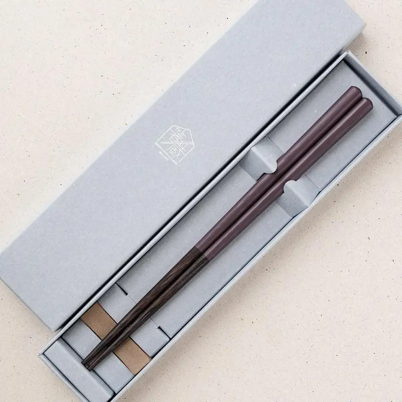 Wenge Octagon Hashikura Chopsticks In Season 01 Purple — Wakasa Lacquer Finish With Matching Rest | Matsukan 1