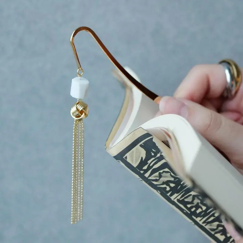 White Porcelain Bookmark – Handcrafted Imari-Arita Ceramic Accessory 1