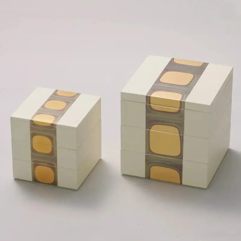 White Three-Tier Kanazawa Gold Leaf Bento Box – Antique Foil Lacquer Design 1