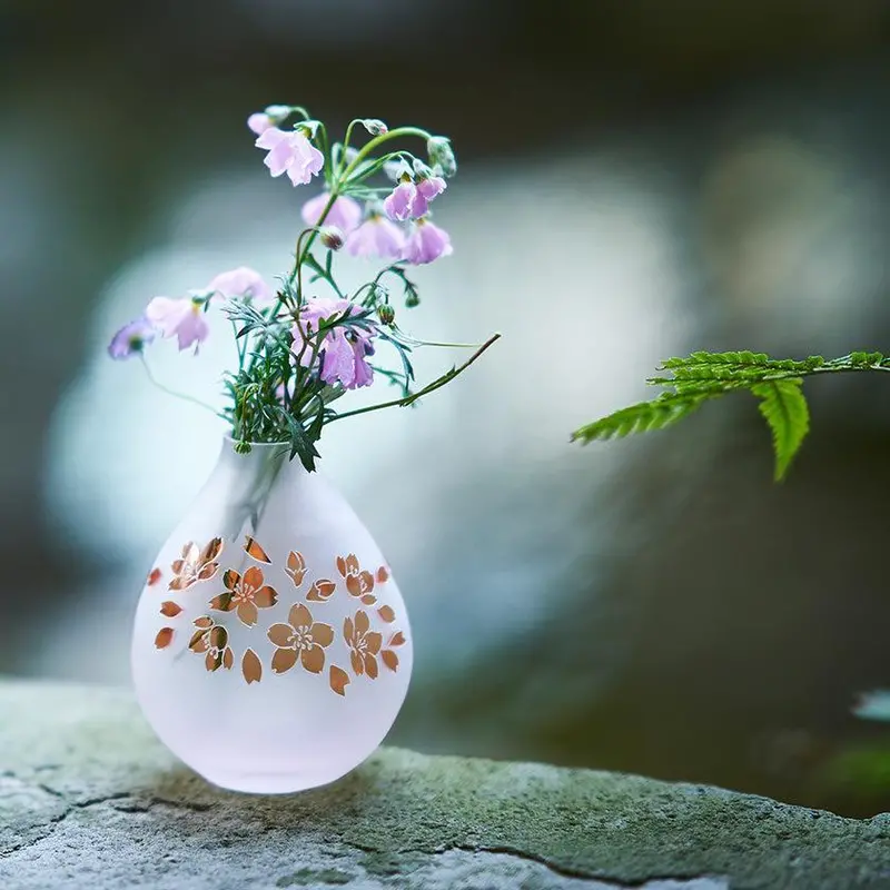 Yume Glass Sakura Drop Vase – Hand-Carved Choukoku Glass | Tableau 1