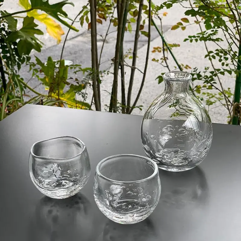 Yuragi Sake Set: Tokkuri & Guinomi – Three-Piece Wavy-Glass Ensemble 1